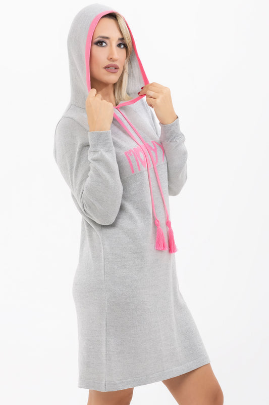 Maxipull argento con logo e profili rosa intenso.